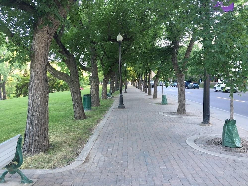 The Inn On College Saskatoon Exterior photo